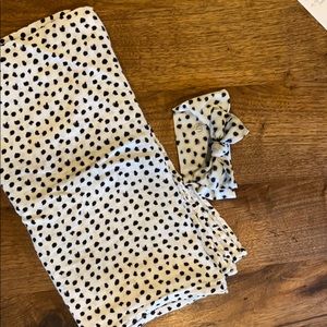 Matching headband and muslin receiving blanket